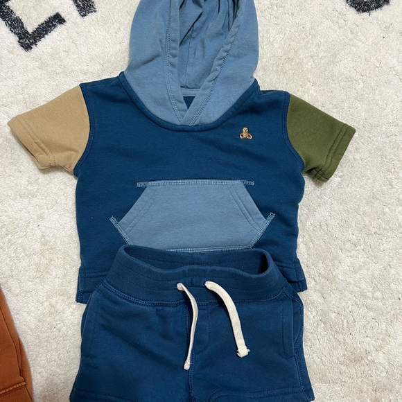 Baby gap sets - Picture 2 of 2